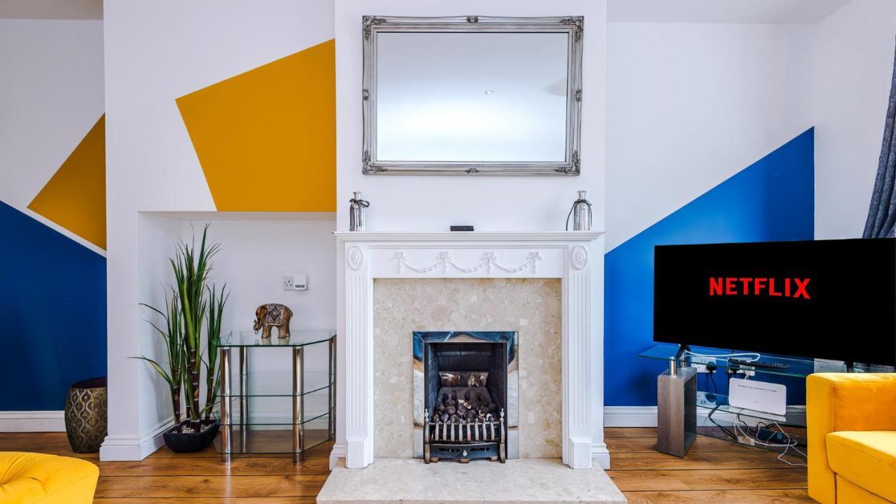 Newhall Road - 4 Bedroom Chester Home - Parking Wervin Exterior foto