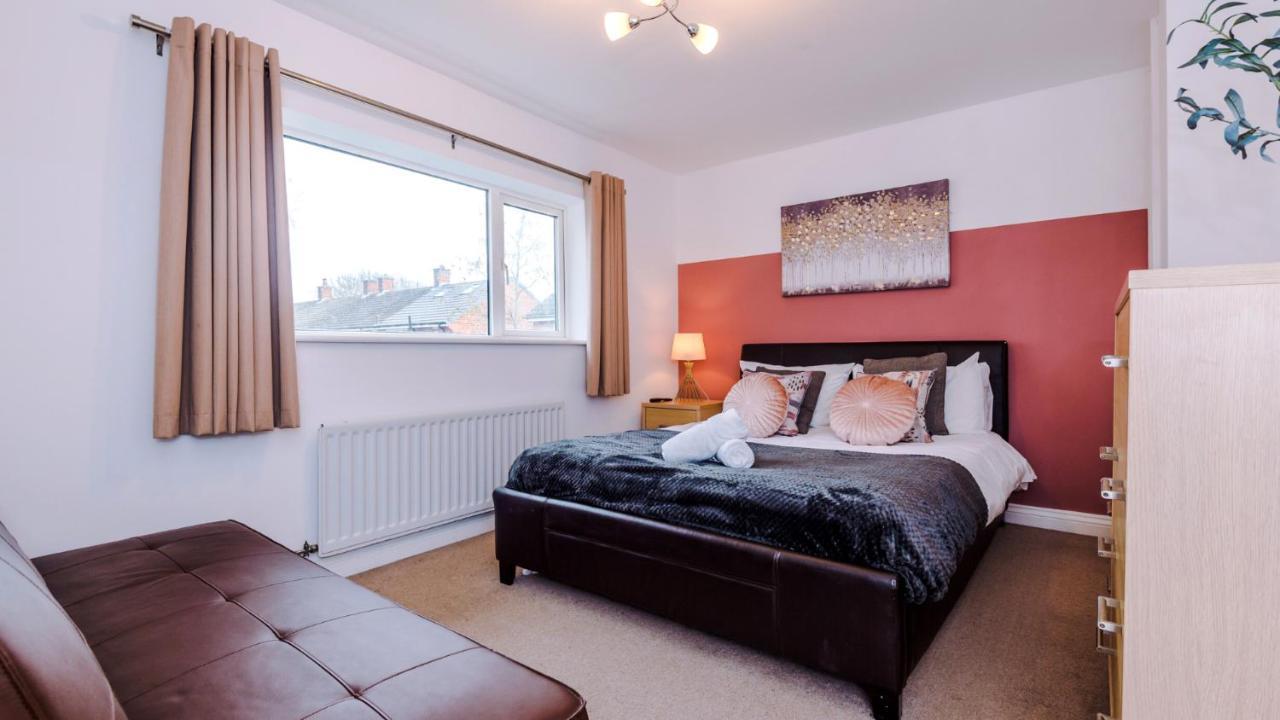 Newhall Road - 4 Bedroom Chester Home - Parking Wervin Exterior foto