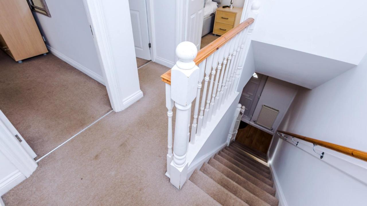 Newhall Road - 4 Bedroom Chester Home - Parking Wervin Exterior foto