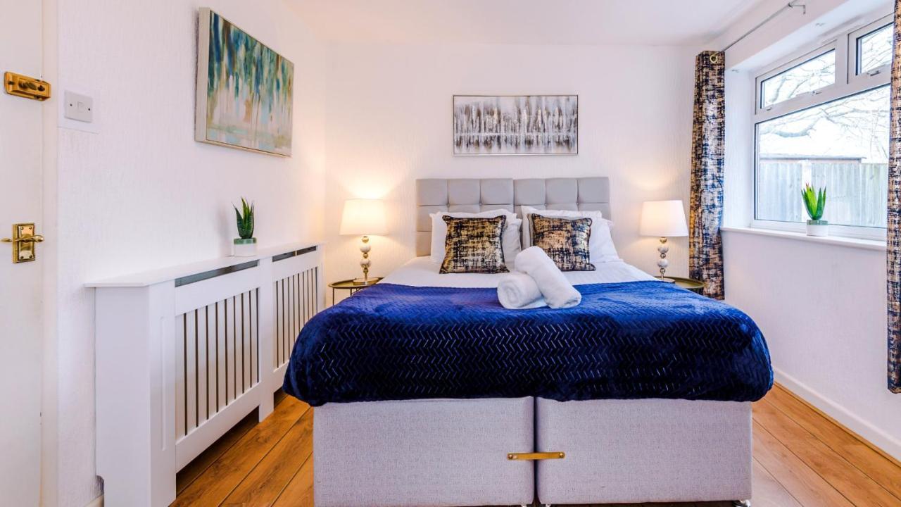 Newhall Road - 4 Bedroom Chester Home - Parking Wervin Exterior foto