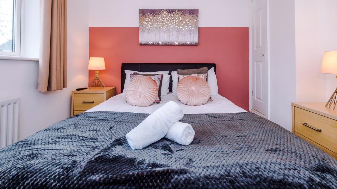 Newhall Road - 4 Bedroom Chester Home - Parking Wervin Exterior foto